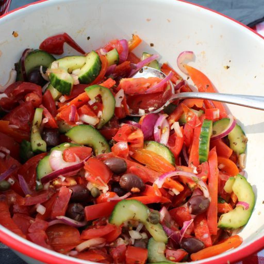 Salade grecque aux légumes variés